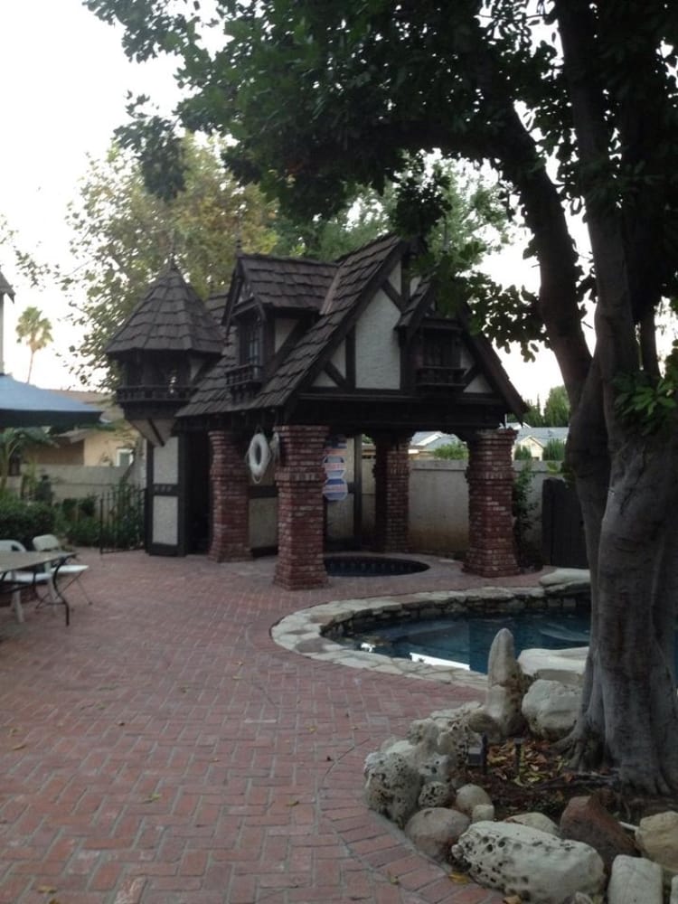 Slide of Selah Roofing 