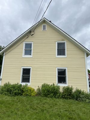 Shrewsbury VT - Got the opportunity to do some work at the stones throw farmstead! Jess and Connor produce organic vegetables and flowers while supporting the hikers from the Appalachian Trail (mile 1691.5). If you’re in the area, definitely check out what they have going on. 

Eaves, fascia, and trim done with Sherwin Williams Super Paint in Super White!