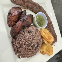 Azucar - Churrasco, congri and plantains