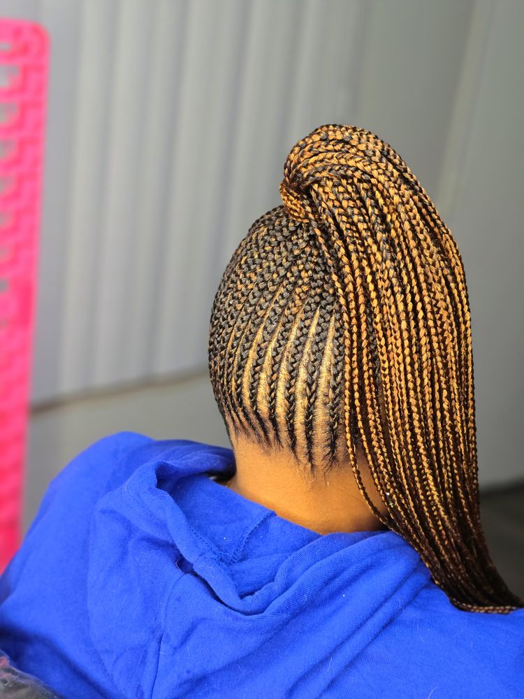 Crowned by Zee Logo