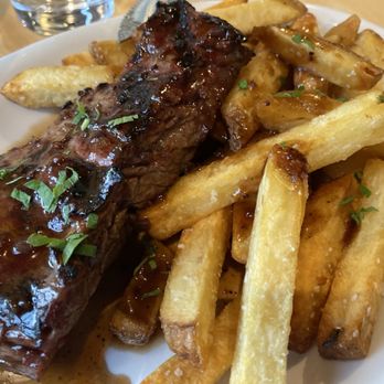 Everett Farms - steak frites (very weird charcoal/smoke taste). Inedible unfortunately. - American Near Me - Lake Forest, Illinois