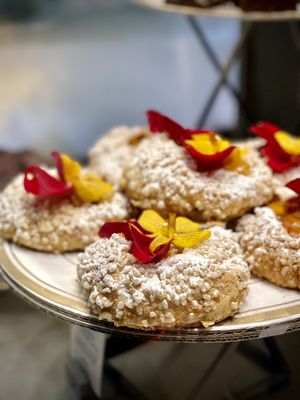 Extraordinary Desserts by null
