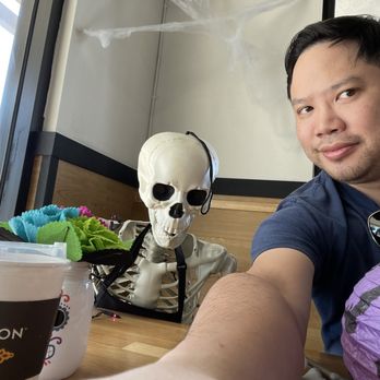 Teaspoon - Modesto - Waiting for my Classic Thai Tea, I wonder how long this guy waited? - Bubble Tea Near Me - Modesto, California