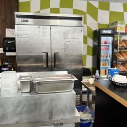 Vennie's Sub Shop - Love the multitasking of SS