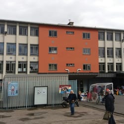 Collège Don Bosco - Dans la cour du haut