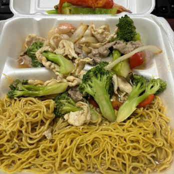 Pho So 1 - Pho noodles combo w beef/chicken/shrimp - Vietnamese Near Me - Granada Hills, California