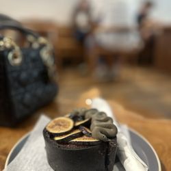 SACRÉ SUCRÉ - Black garlic and fig