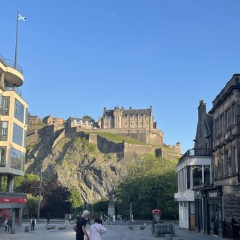 Edinburgh Castle - View up to the castle - Landmarks & Historical Buildings Near Me - Edinburgh, EDH
