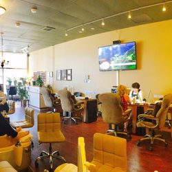 Blooming Nails & Spa - Cozy and spacious