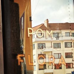 Pom & Flora - Entre