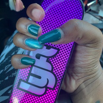 Studio Nails & Spa - Right hand - Nail Salons Near Me - Bastrop, Texas