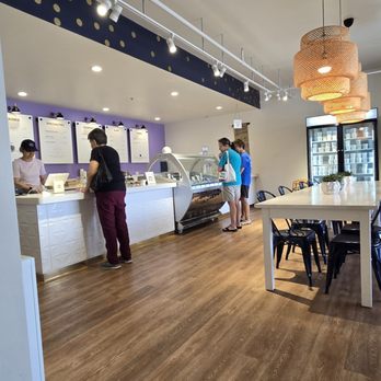 Sara's Artisan Gelato - Clean calming interior - Gelato Near Me - Green Bay, Wisconsin Sara's Artisan Gelato - Clean calming interior - Gelato Near Me - Green Bay, Wisconsin