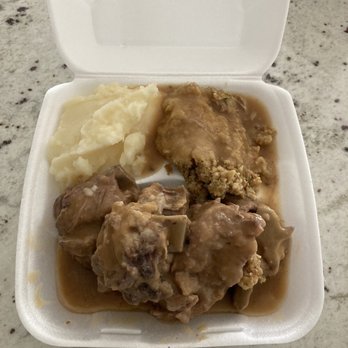 Galloway's Sandwich Shop - Neckbones, mashed potatoes and dressing |IG: @jojuane - Soul Food Near Me - Austin, Texas Galloway's Sandwich Shop - Neckbones, mashed potatoes and dressing |IG: @jojuane - Soul Food Near Me - Austin, Texas