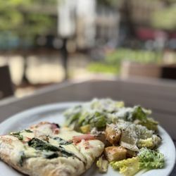 Trattoria Zaza - Pizza Caesar salad