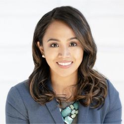 Collegewise - Austin - Meeting Katrina feels like chatting with an older sister or cool aunt who has over 15 years of experience in education.