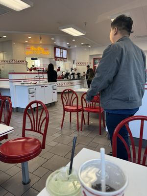 In-N-Out Burger by null