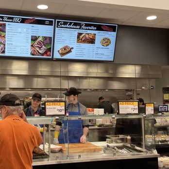 Brookshire Brothers - Cafeteria area - Grocery Near Me - Lago Vista, Texas