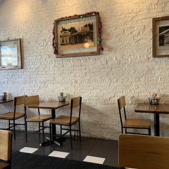 Junebug Café - Inside - Cafes Near Me - Chicago, Illinois