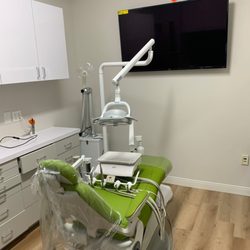 Estrada Dental - Doctor op: refurbished pelton crane 3000 and new dci units with led headlights