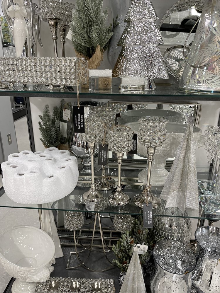 HOMESENSE Updated August 2024 21 Photos 777 Guelph Line, Burlington, Ontario Furniture