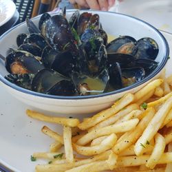 Monsieur Crêpe Cafe - Mussels and fries
