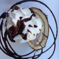 Piscolabis - Desert called chocolate cake. It's really a pastry with chocolate flavored cream and chocolate drizzle with fresh cream. So-so.