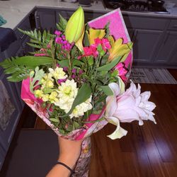 Rainbow Florist & Delectables