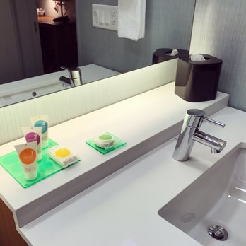 Hyatt Place - Clean bathroom - Hotels Near Me - St. Petersburg, Florida Hyatt Place - Clean bathroom - Hotels Near Me - St. Petersburg, Florida