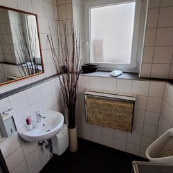 Seyffer's - Zeitgemäß: Babywickeltisch auch auf der Herrentoilette