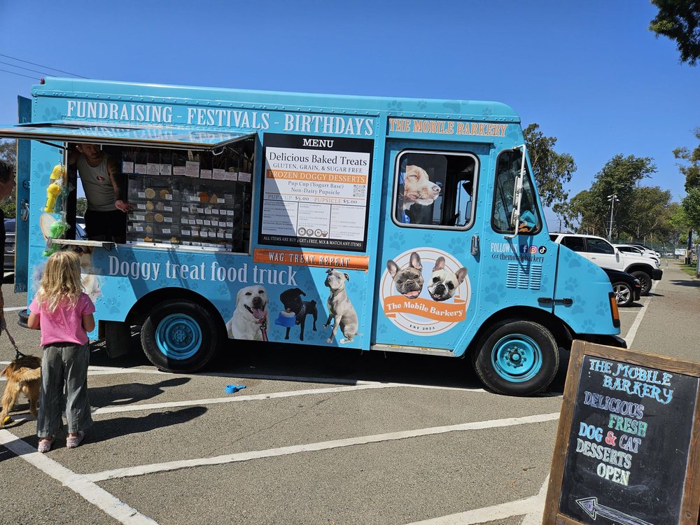 The Mobile Barkery Logo