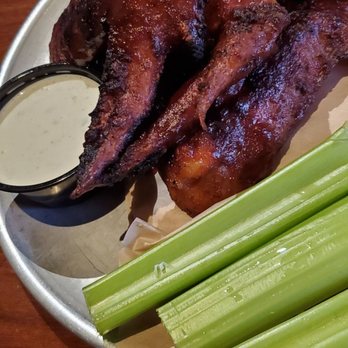 Von Ebert Brewing - Glendoveer - Delectable happy hour wings $7 - Brewpubs Near Me - Portland, Oregon