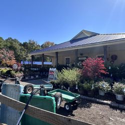 Logans Garden Hut - Front of business