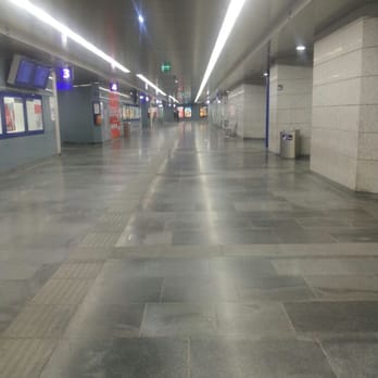 Bahnhof Wien Meidling - The main hall way to all the platforms - Train Stations Near Me - Vienna, 9