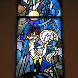 Dorfkirche Buckow - Kirchenfenster im Hauptraum mit Hahn-Motiv.:)