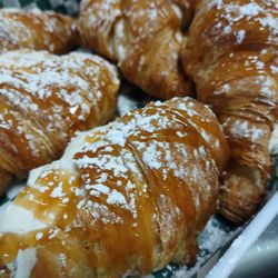 Miche loves to be inspired, baking everything from scratch and making happy tummies.