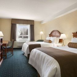 Strathmore Travelodge - Guest room