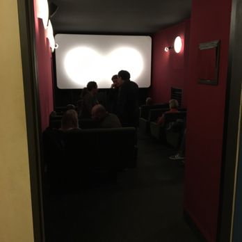Kant Kino - Winzkino Saal Nr. 3 - 6 Reihen mit 2er Bänken - schön kuschelig - Cinema Near Me - Berlin, BE