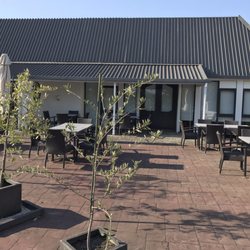 Scenic Hotel Marlborough - Courtyard by main entrance