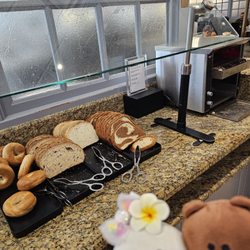 United Club - Bagels, bread, and toaster