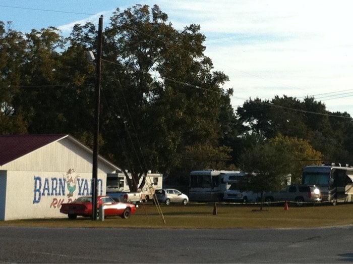 Barnyard R V Park Logo