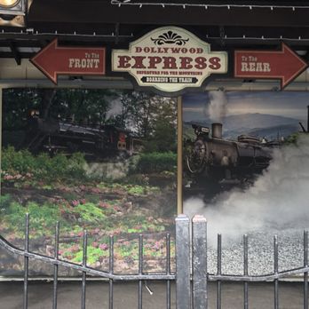 Dollywood Express Train Depot - Amusement Parks Near Me - Pigeon Forge, Tennessee