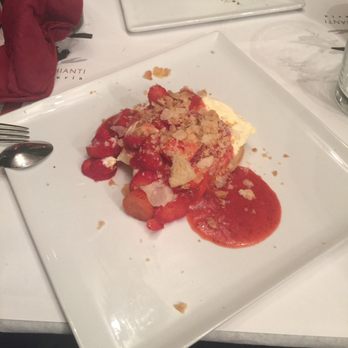 Il Chianti - Millefoglie con crema al mascarpone e fragole (puff pastry with cream of mascarpone and strawberries) - Wine Bars Near Me - Rome, RM Il Chianti - Millefoglie con crema al mascarpone e fragole (puff pastry with cream of mascarpone and strawberries) - Wine Bars Near Me - Rome, RM