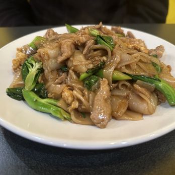 DAKZEN - Pad See Ew - Thai Near Me - Somerville, Massachusetts