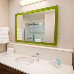 Hampton Inn & Suites Imperial Beach San Diego - Guest room bath
