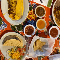 Mia's Tex-Mex Restaurant - Felipe's Dinner 3 kinds of salsa's