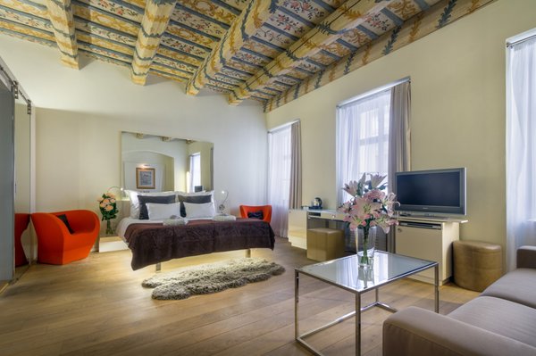 Three Storks by null