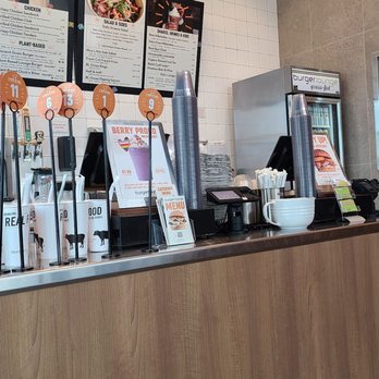 Burger Lounge - Front counter - Burgers Near Me - Los Angeles, California Burger Lounge - Front counter - Burgers Near Me - Los Angeles, California