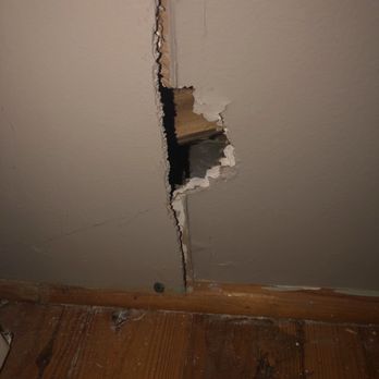 Eureka Zen - Wall hole chewed by rat. - Hotels Near Me - Eureka Springs, Arkansas Eureka Zen - Wall hole chewed by rat. - Hotels Near Me - Eureka Springs, Arkansas