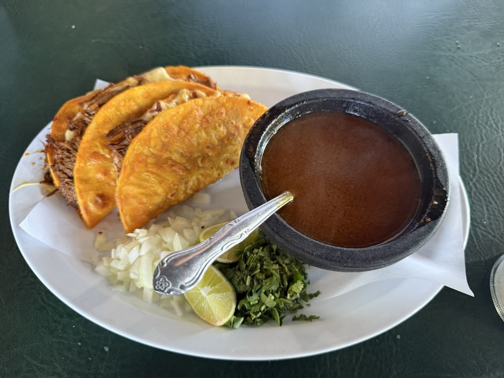 La Mexicana Restaurant Y Birrieria