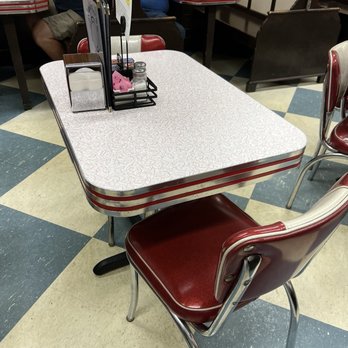Jeannie's Diner - retro table and chairs - Diners Near Me - Coldwater, Michigan Jeannie's Diner - retro table and chairs - Diners Near Me - Coldwater, Michigan